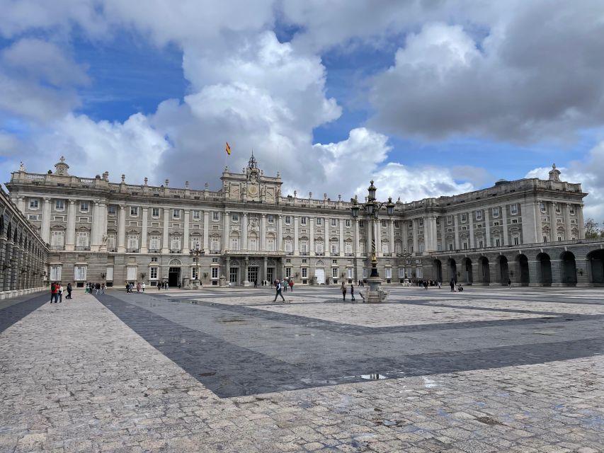 Madrid: Royal Palace tour - semi private or private - Why the Royal Palace needs a guide