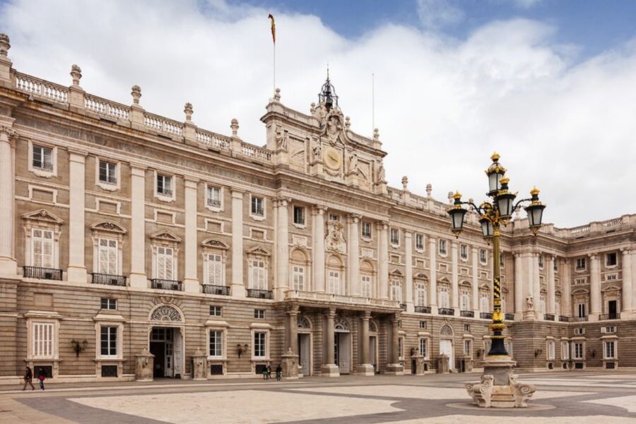 Madrid: Royal Palace VIP Tour with Skip-the-Line Ticket - Why a guided visit makes the Royal Palace better