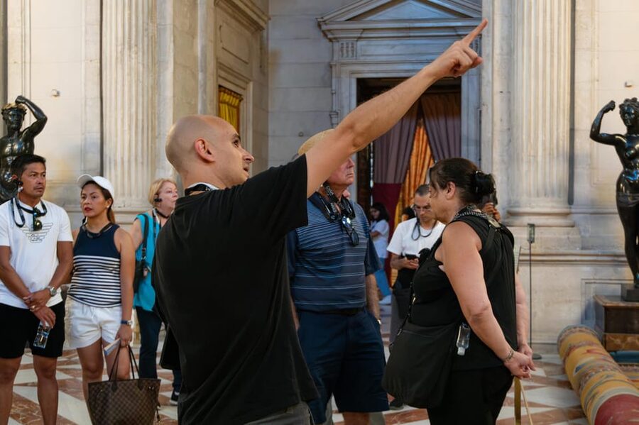 Madrid: Royal Palace VIP Tour with Skip-the-Line Ticket - Meeting at Plaza de Oriente