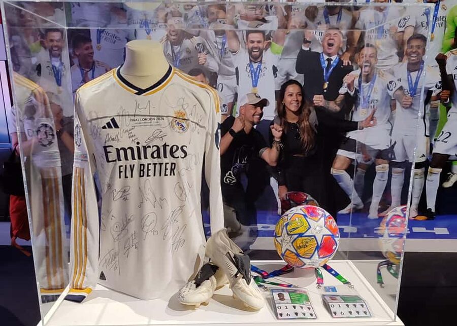 Madrid: Santiago Bernabéu Stadium Guided Tour - Meeting your guide near Marceliano Santa María Street
