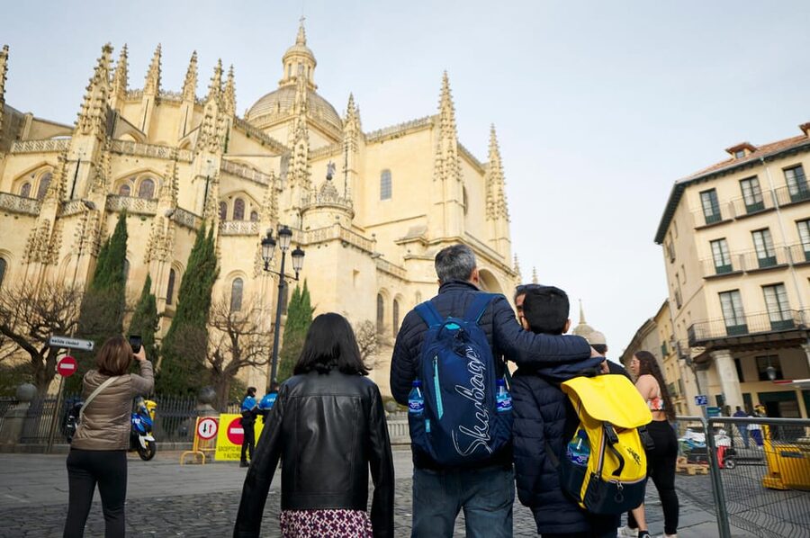Madrid: Segovia and Toledo Tour, Alcazar, and Cathedral - Walking, weather, and what to pack