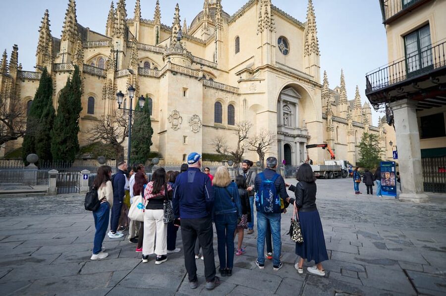 Madrid: Segovia and Toledo Tour, Alcazar, and Cathedral - The guides and how the tour feels on the ground