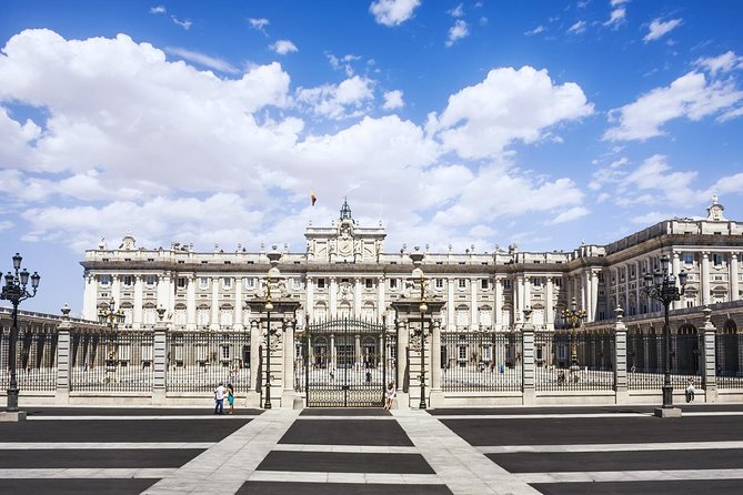 Madrid Sightseeing Tour with Royal Palace Skip the Line Ticket - The 18th Century and Madrid’s Walk of Art