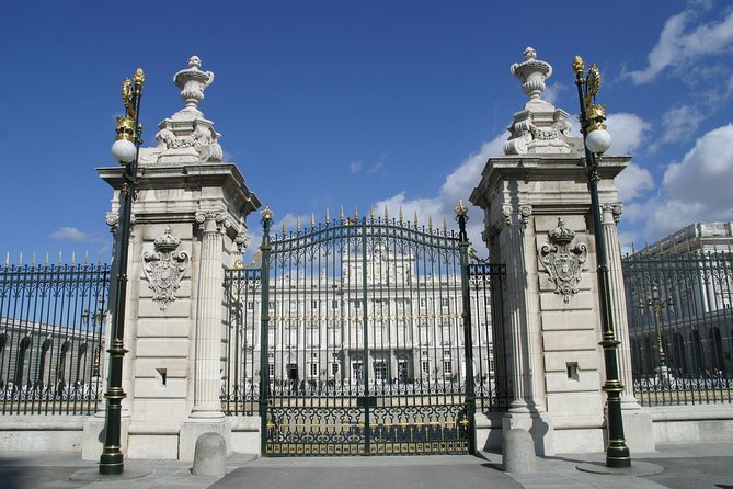 Madrid Sightseeing Tour with Royal Palace Skip the Line Ticket - Meeting Point, Timing, and Useful Preparation