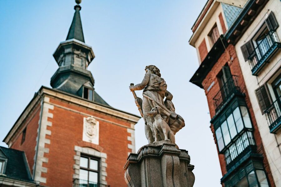 Madrid: Spanish Inquisition and Legends Evening Walking Tour - The theatrical guides are the main attraction