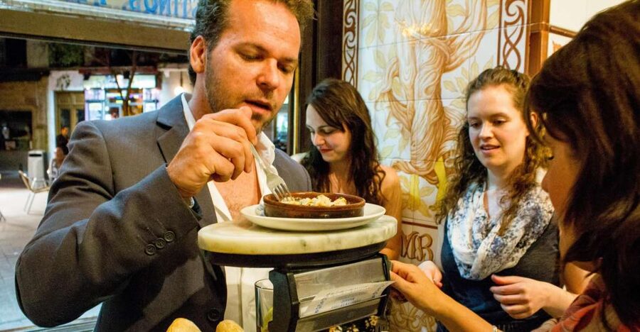 Madrid: Tapas & Wine Tasting Tour with Local Guide - What the four 45-minute stops feel like