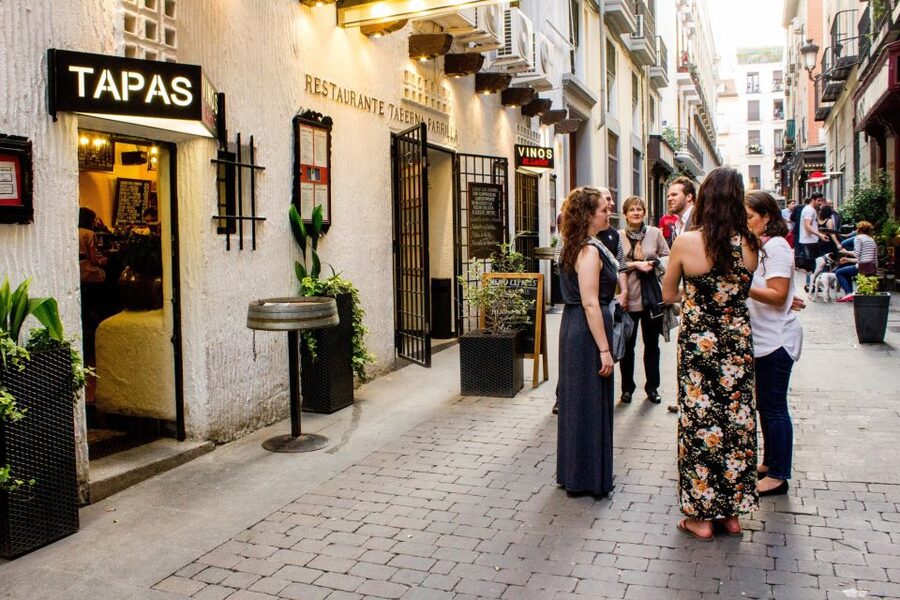 Madrid: Tapas & Wine Tasting Tour with Local Guide - The guides are a major part of the experience
