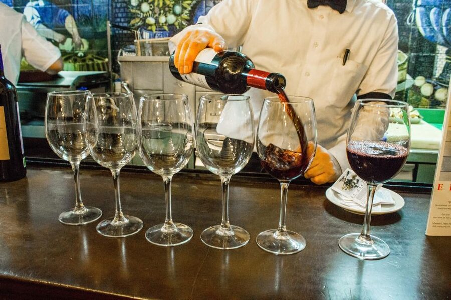 Madrid: Tapas & Wine Tasting Tour with Local Guide - History between the plates