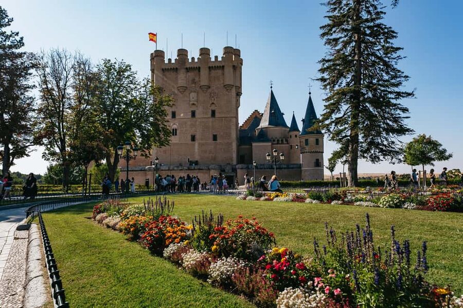Madrid: Toledo & Segovia Full Day Guided Tour with Alcázar - Free time in Segovia