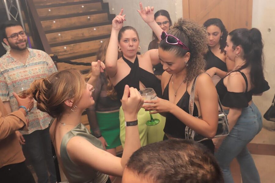 Madrid: Top Pub-Crawl with Drinks and Nightclub Entry - The nightclub finish and what the $10 covers