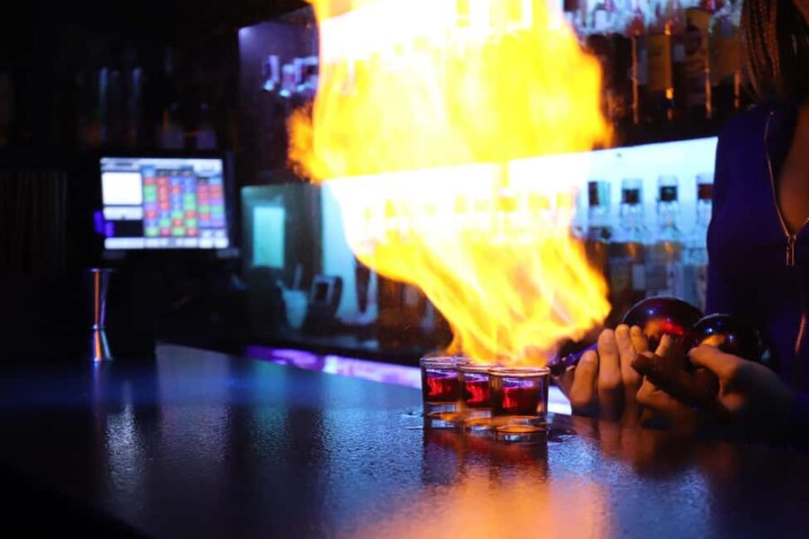 Madrid: Top Pub-Crawl with Drinks and Nightclub Entry - What the guides add to the night