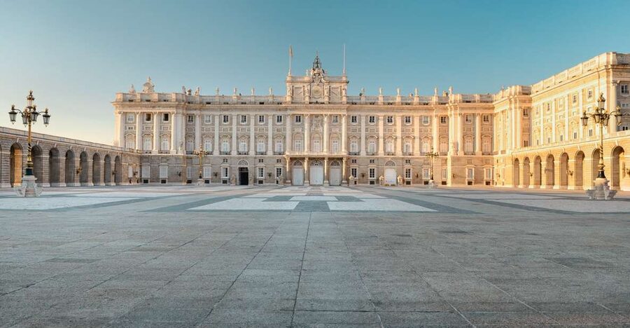 Madrid: Visit to the Royal Palace & Walking Tour of the City - Plaza de la Armería: the palace from outside