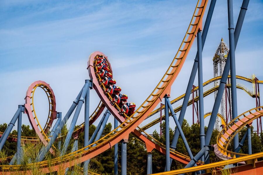 Madrid: Warner Park Entry Ticket - Shows and seasonal events can change the day