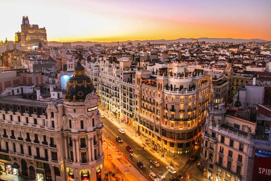 Madrid: Welcome to Madrid Guided Walking Tour in English - Gran Vía and the cost of modernization