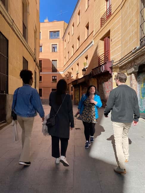 Madrid: Welcome to Madrid Guided Walking Tour - Meeting beside the Fountain of Orpheus