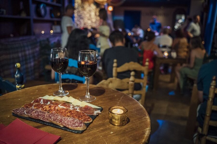 Malaga: Authentic Flamenco Show at El Gallo Ronco - Should you book this Malaga flamenco show?