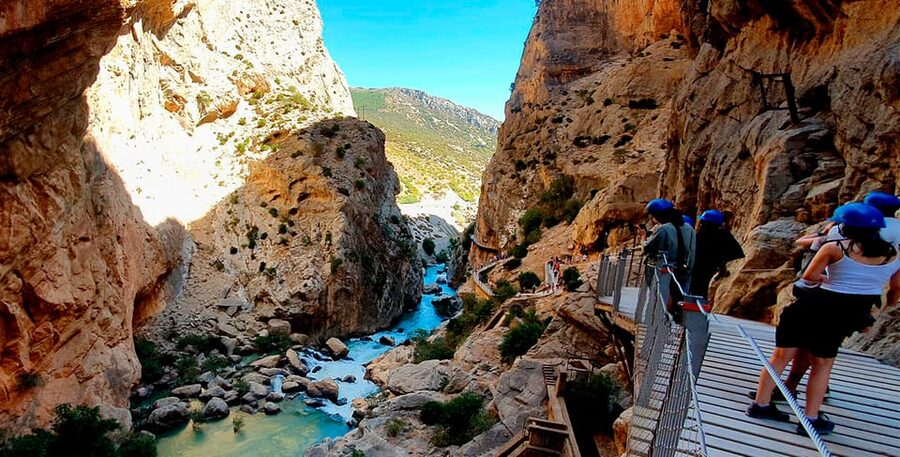Málaga: Caminito del Rey Guided Tour with Transportation - Breaks, pace, and the crowded sections