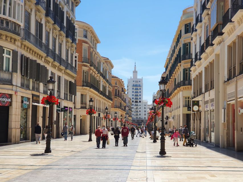 Málaga: Cathedral, Alcazaba, Roman Theater Walking Tour - The guides make the difference