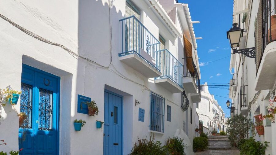 Malaga: Frigiliana & Nerja Tour with Local Product Tastings - Frigiliana: two hours among whitewashed lanes