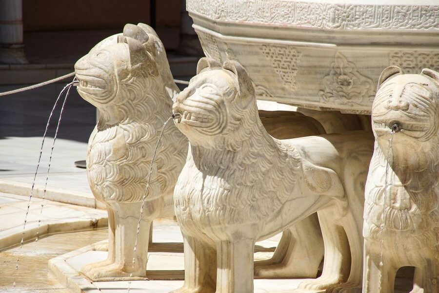 Malaga: Granada Day Trip with Alhambra, Palaces and Gardens - What you will and will not see in Granada