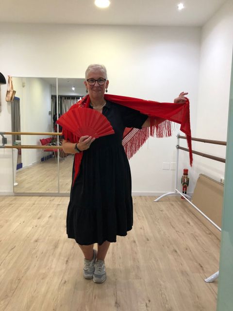 Málaga: Learn to dance flamenco rumba in 45 minutes - Who will enjoy it most
