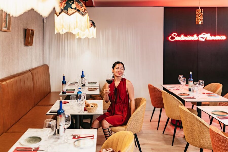 Málaga: Live Flamenco Show at Flamenco Alegría - The opening scene sets the rhythm