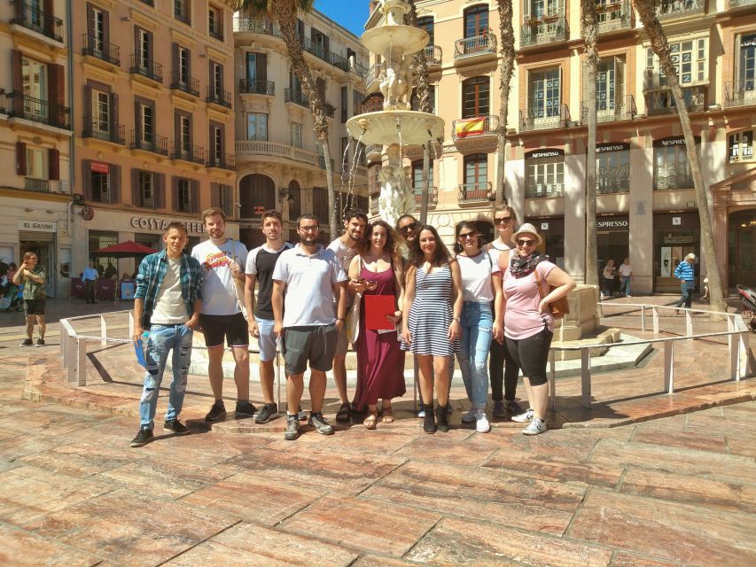 Málaga: Private Sightseeing Treasure Hunt - The final chest and the value of the surprise