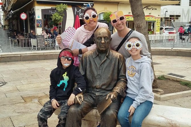 Málaga: Private Sightseeing Treasure Hunt - From Plaza de la Constitución to Málaga’s artistic heart