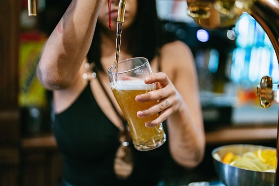 Malaga: Pubs and Clubs Crawl - Dress, ID, bags, and timing