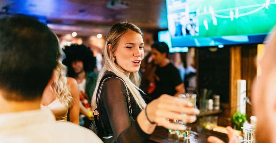 Malaga: Pubs and Clubs Crawl - What happens at the two local bars