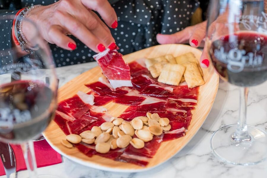 Malaga: Show and Food at Alegría Flamenco and Restaurant - The artistic mix: guitar, song, and dance
