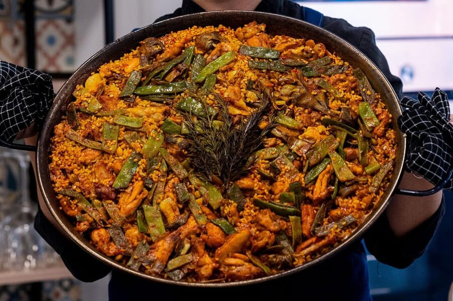 Málaga: Spanish Cooking Workshop with Paella and Sangria - Who should book this cooking workshop?