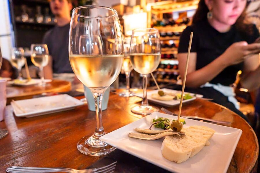 Malaga: Wine and Tapas Tour with Tastings and Drinks - Key points to know before you book