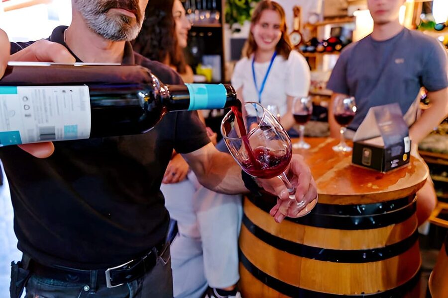 Malaga: Wine and Tapas Tour with Tastings and Drinks - A short walk through Malaga’s old center