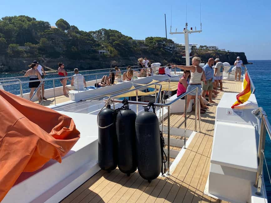 Mallorca: 3.5-Hour Boat Trip with Swimming and Snorkeling - Drinks, Sangria, and the Cost of a Sea Day