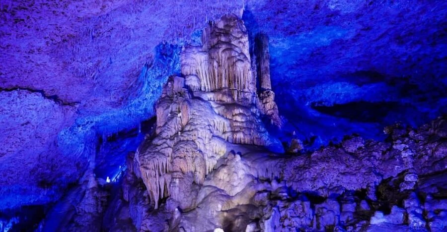 Mallorca: Drach Caves, Lake Martel, & Pearl Factory Day Trip - Guides, languages, and the human side of the tour