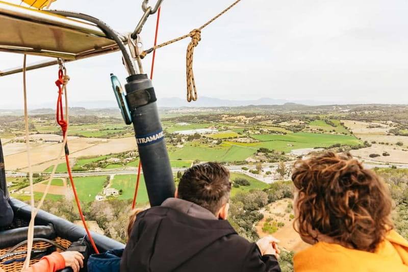 Mallorca: Hot Air Balloon Flight with Private Options - A gentle one-hour flight over the countryside