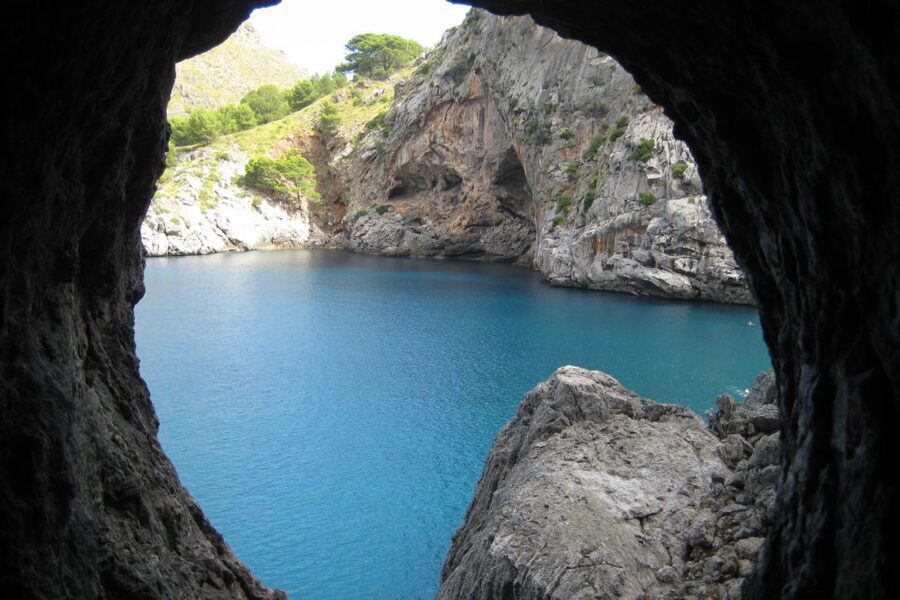 Mallorca: Island Tour with Boat, Train, and Hotel Transfer - The early pickup and the long road west