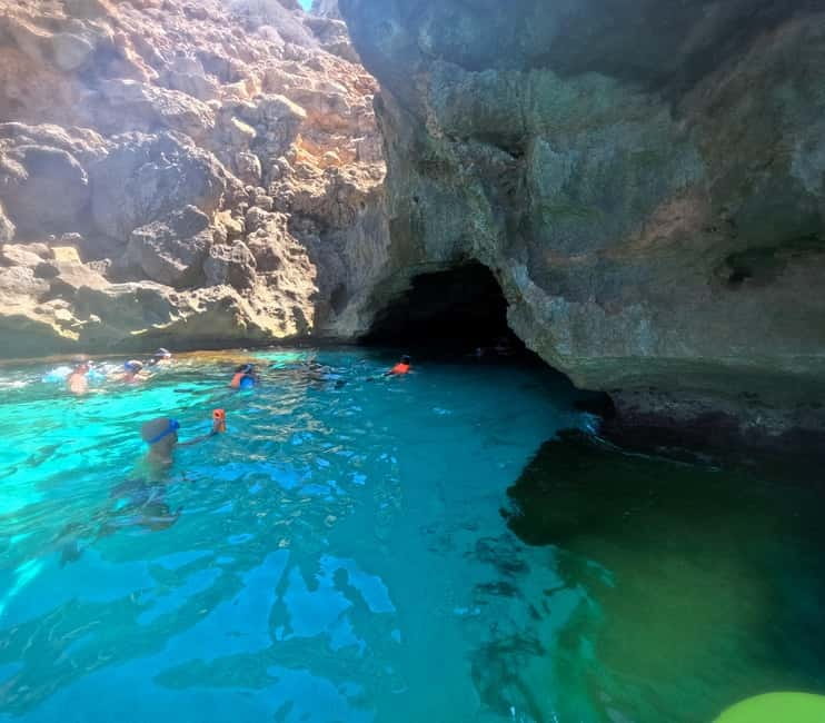 Mallorca: Sea Cave Kayaking Tour with Snorkeling and a Snack - Meeting by the beach and getting ready