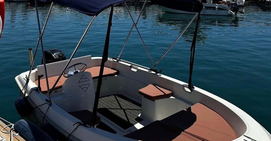Marbella: Puerto Banús Boat Rental with No License Needed - Starting at Puerto Banús with a quick boat lesson