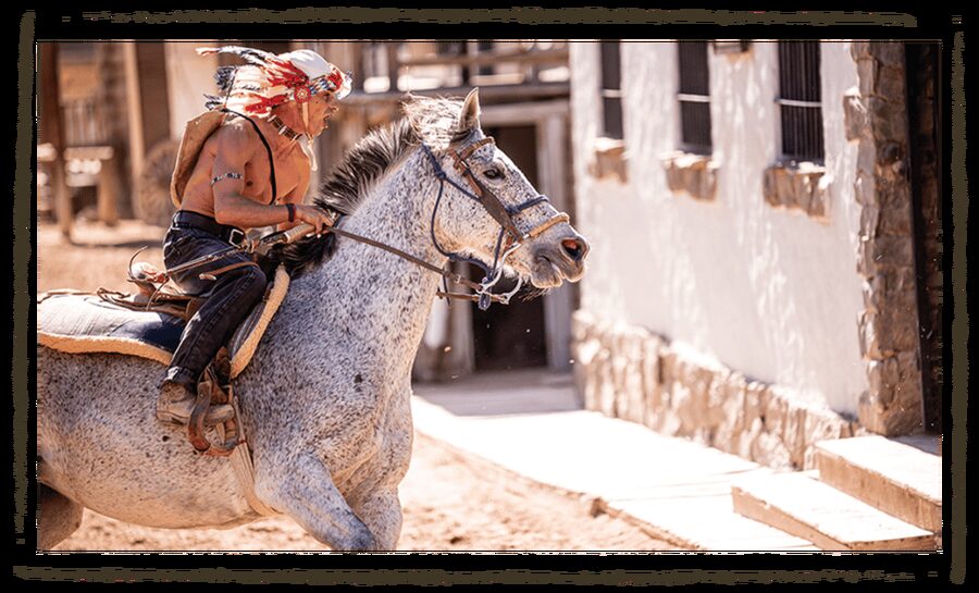 Maspalomas: Tickets to Sioux City Park - The bank robbery, gunfire, and comic cast