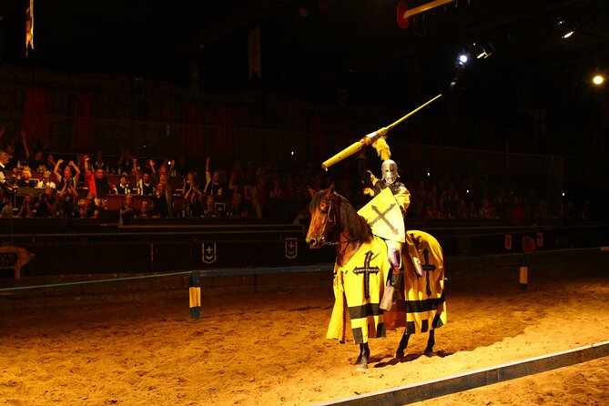 Medieval San Miguel castle with dinner-Show in South Tenerife - Two teams, one noisy medieval contest