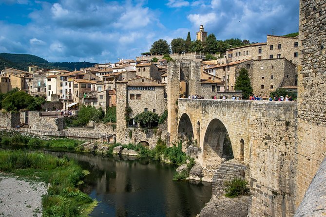 Medieval Three Villages Small Group Day Trip from Barcelona - Guides, group size, and the feel of the day