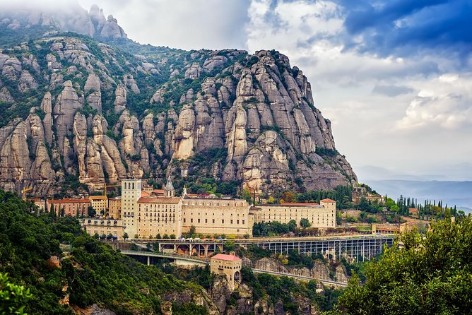 Montserrat: Cog-Wheel, Basilica, Black Madonna & Licor Tasting - Local liqueur tasting at La Botiga