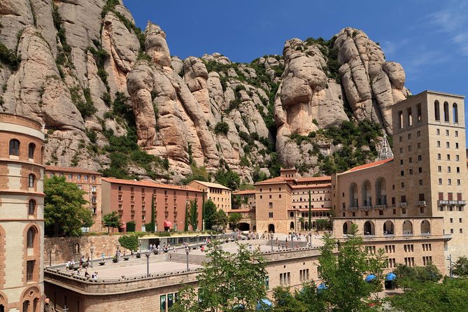 Montserrat: Cog-Wheel, Basilica, Black Madonna & Licor Tasting - Returning to Barcelona after the tasting