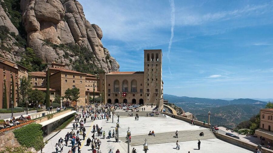 Montserrat: Morning or Afternoon Half-Day Trip with Pickup - Who should book this five-hour trip?
