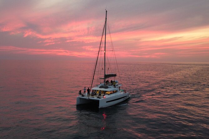 Morning cruise - A small boat with room to breathe