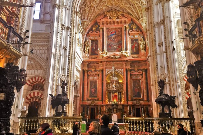 Mosque-Cathedral, Alcazar & Jewish Quarter with Tickets - Walking through La Judería