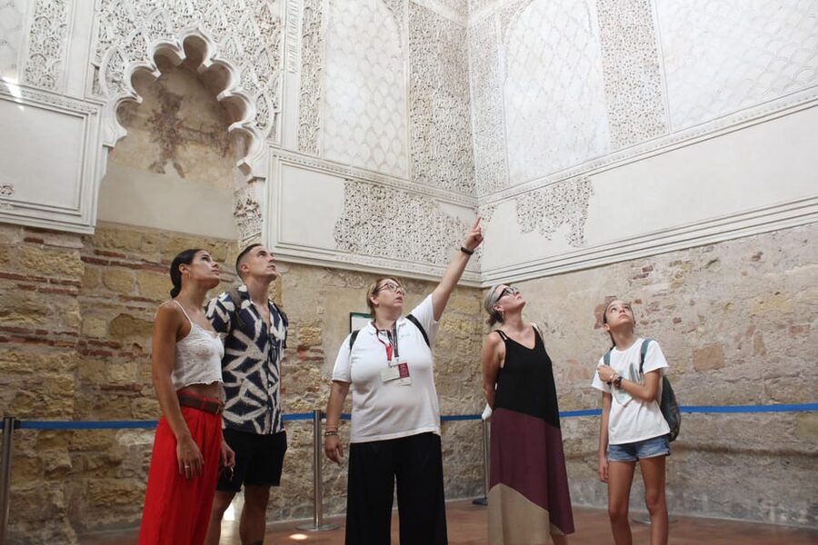 Mosque-Cathedral of Cordoba and Jewish Quarter Tour - Walking the Jewish Quarter