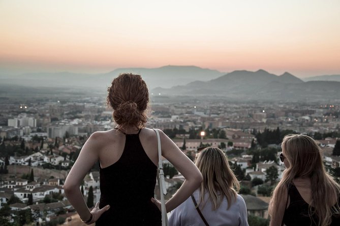 Night Adventure Tour, Play Granada Original - San Nicolás, the famous view with a quieter purpose